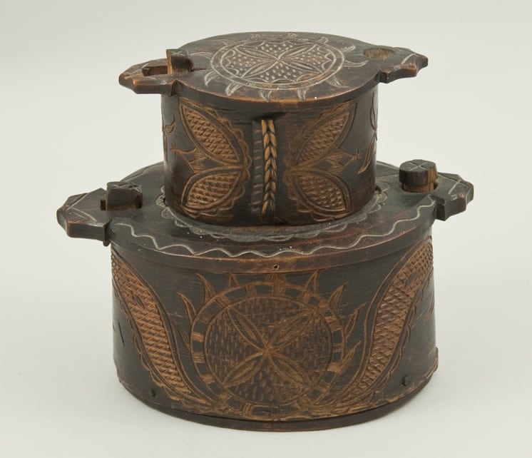 Two tiered bentwood box front - Decorative Woodcarving