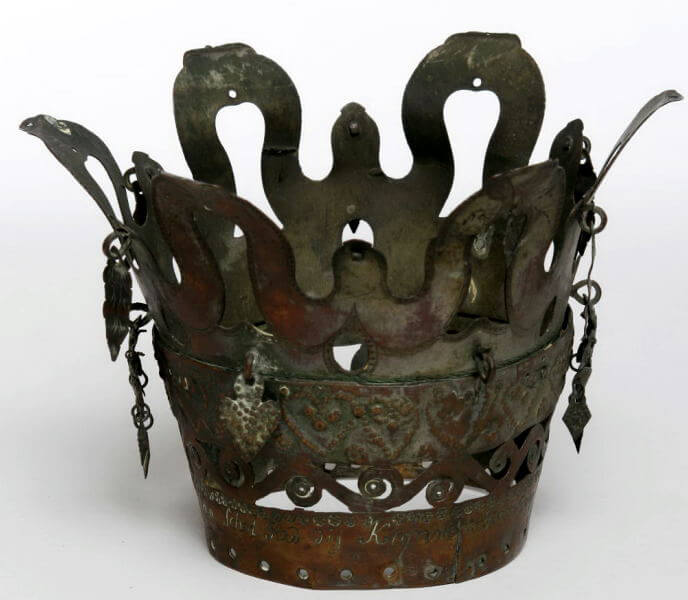 Bridal crown is made of two bands of metal that do not have discernible joins - Norwegian Metalworking
