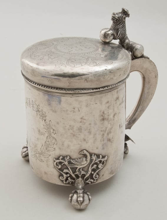 Tankard with three claw-and-ball feet above which are cast acanthus motifs with a bird in the center - Norwegian Metalworking