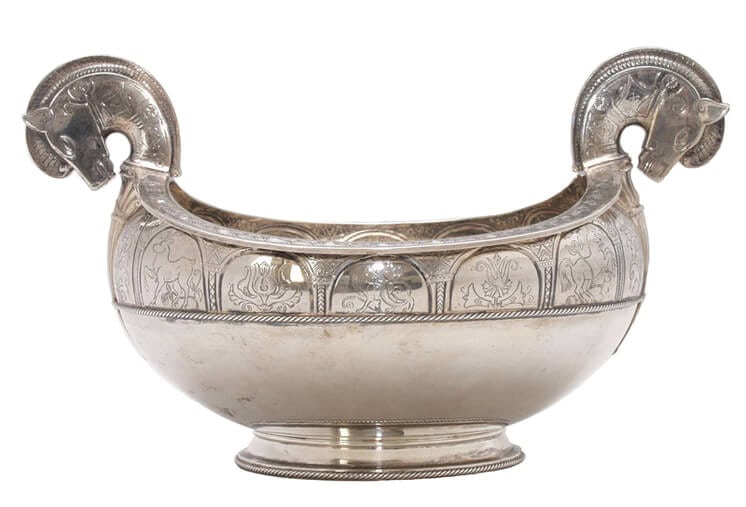 Silver bowl in the shape of a horse-head ale bowl
