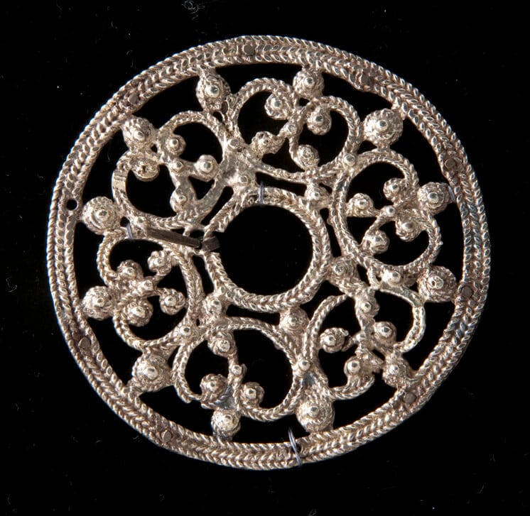 Brooch with open filigree plate with large ear-shaped pieces - Norwegian Metalworking