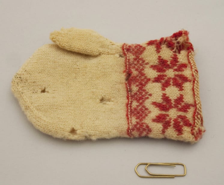Child's mitten done using fine two-ply wool - Textiles