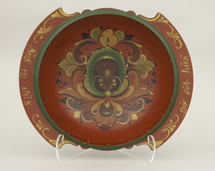 Bowl is typical of early twentieth century tourist items from Norway - Rosemaling
