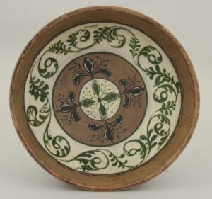 A turned wooden bowl made from a single piece of wood decorated with Hallingdal - Rosemaling