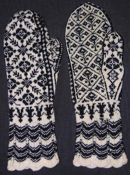 Mittens with "daddy long legs" motif - Textiles