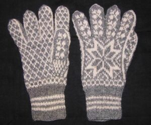 Gloves made of gray and white wool, with eight-petal flowers knit on backs - Textiles