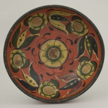 Bowl was painted by Ola Brennehaugen in Hallingdal style rosemaling - Rosemaling