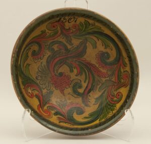 Bowl turned from one piece of wood, painted with rosemaling in the Telemark style - Rosemaling