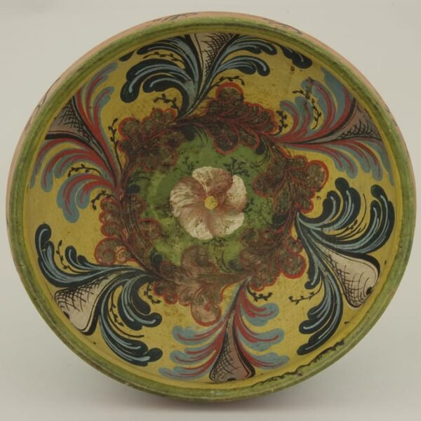 Turned bowl with Hallingdal style rosemaling painted by Nils H. Bæra - Rosemaling