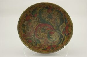Bowl carved from a single piece of wood and painted with Telemark style rosemaling - Rosemaling