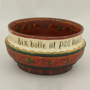 rosemaling bowl turned from a single piece of wood - Rosemaling