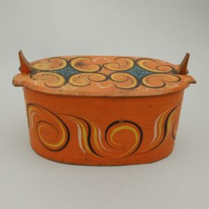 Laced bentwood box with Sogn style rosemaling. Flat cover is secured with two side wood springs - Rosemaling