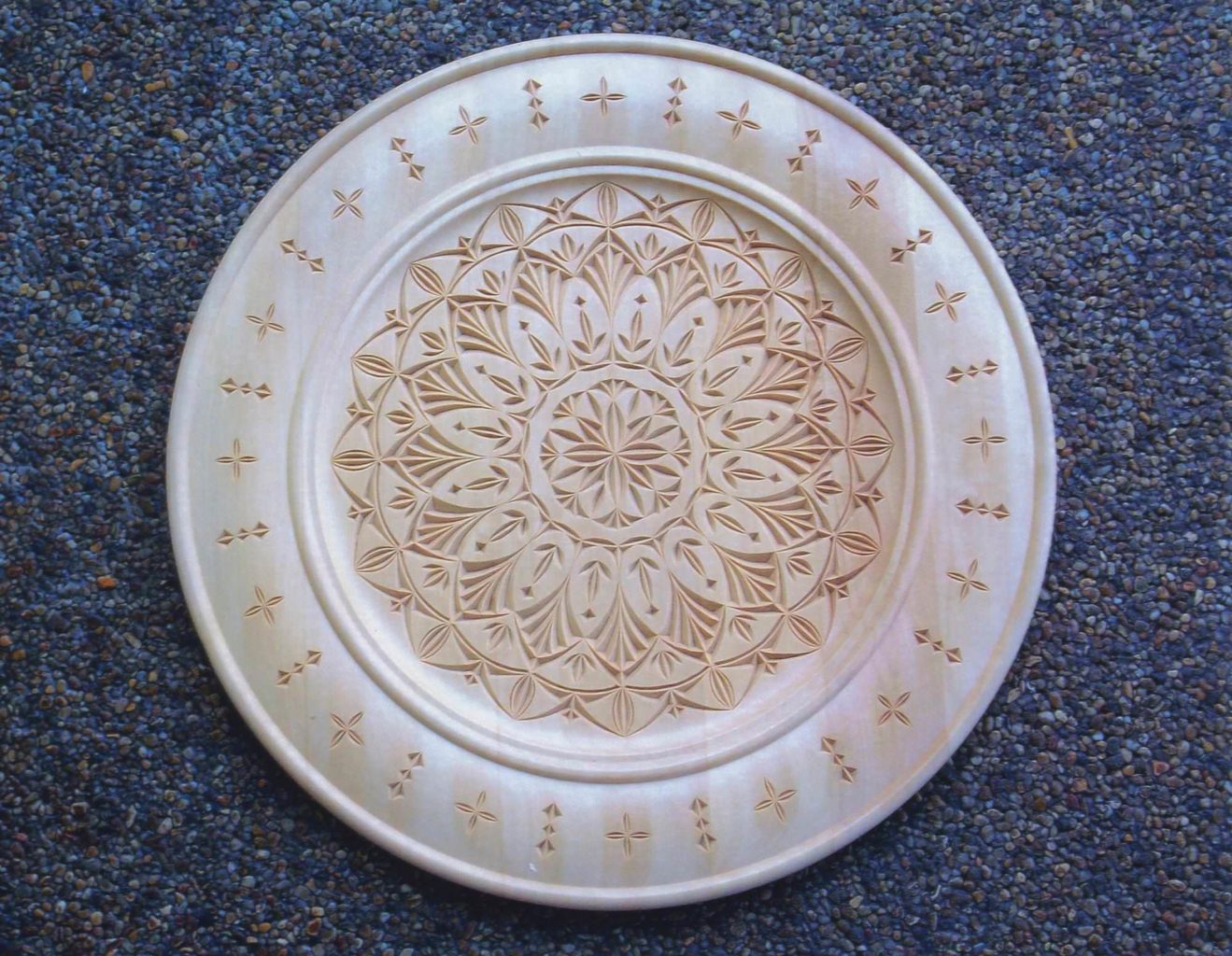 Chip-carved plate © 1998 Marvin Bruha Chip-carved plate © 1998 Marvin Bruha