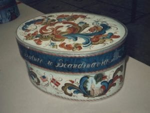 Oval Box (tine) © 1991 Norma Wangsness Oval Box (tine) © 1991 Norma Wangsness